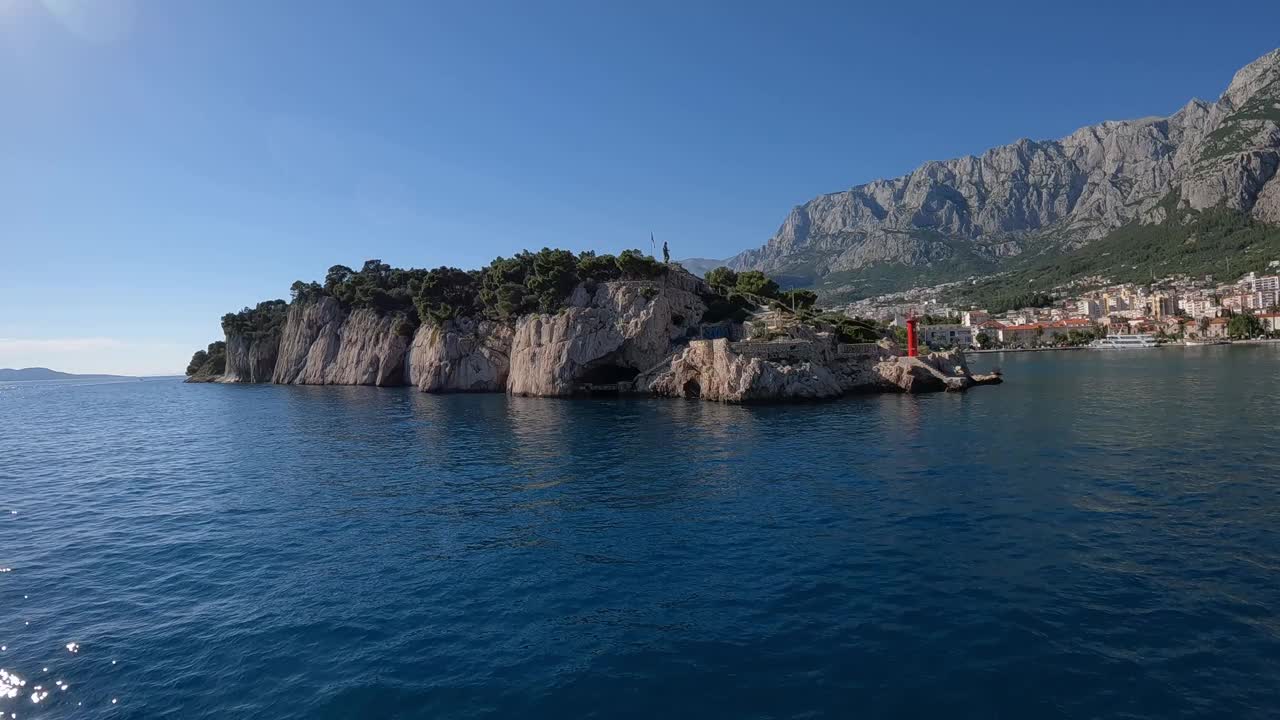 在后海湾和船一起航行视频素材