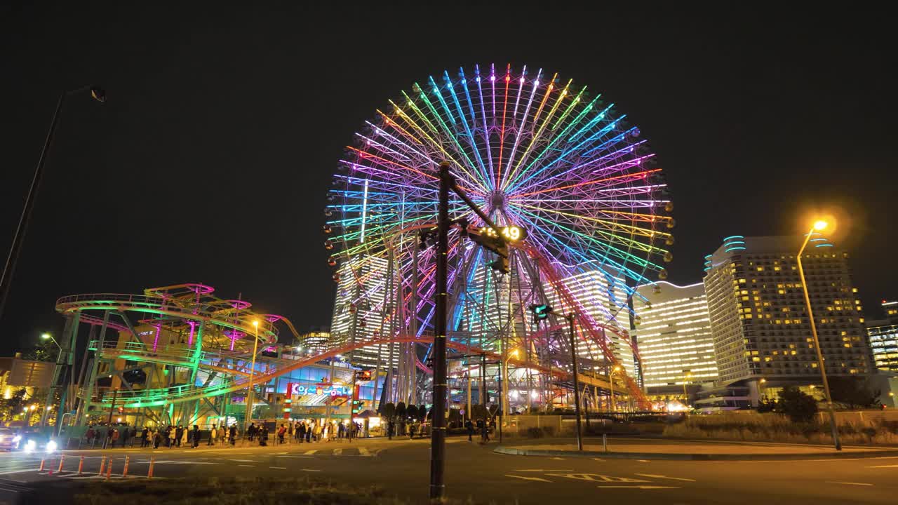 WS POV SLO MO横滨宇宙世界的夜晚，横滨，神奈川县，日本视频下载