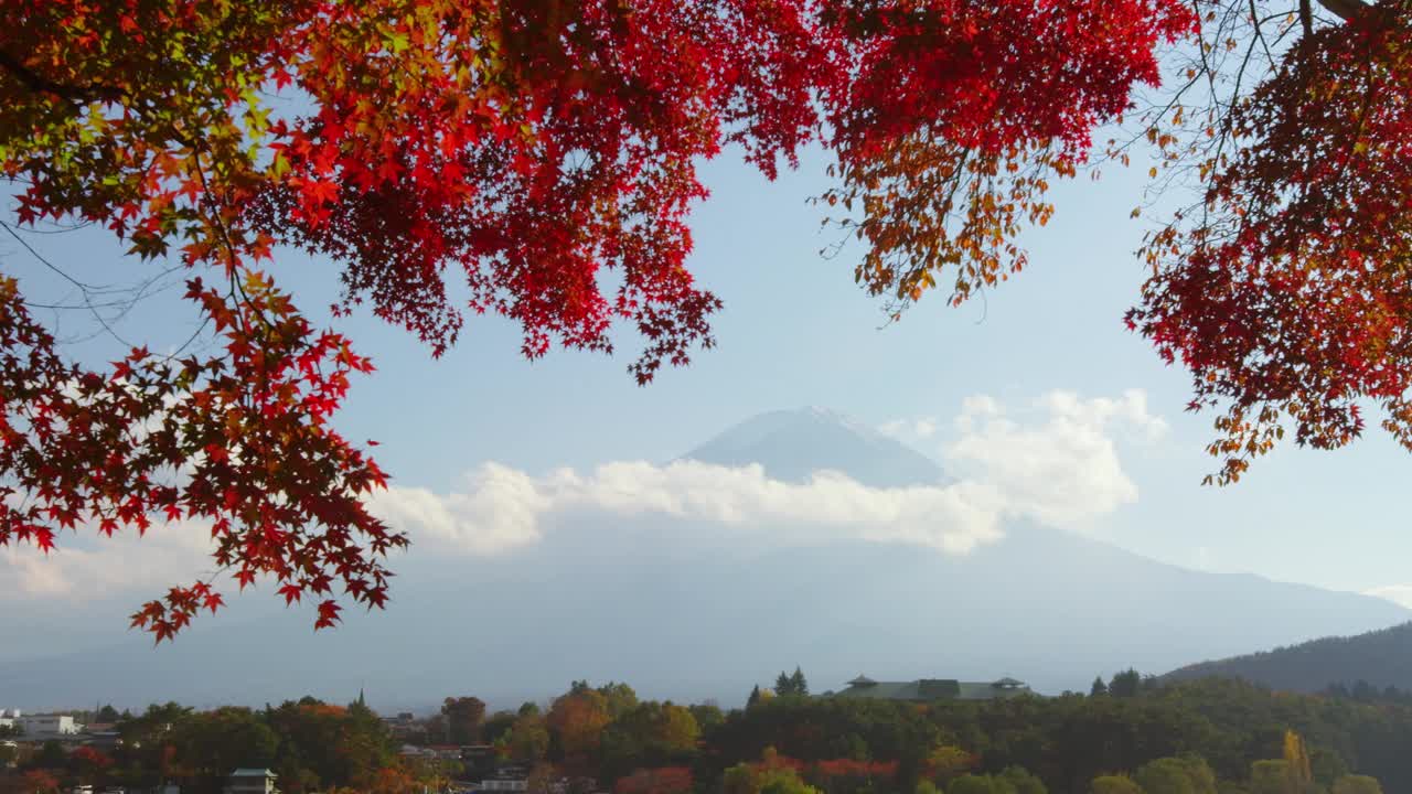 云雾缭绕的富士山，富士山，山梨县视频素材