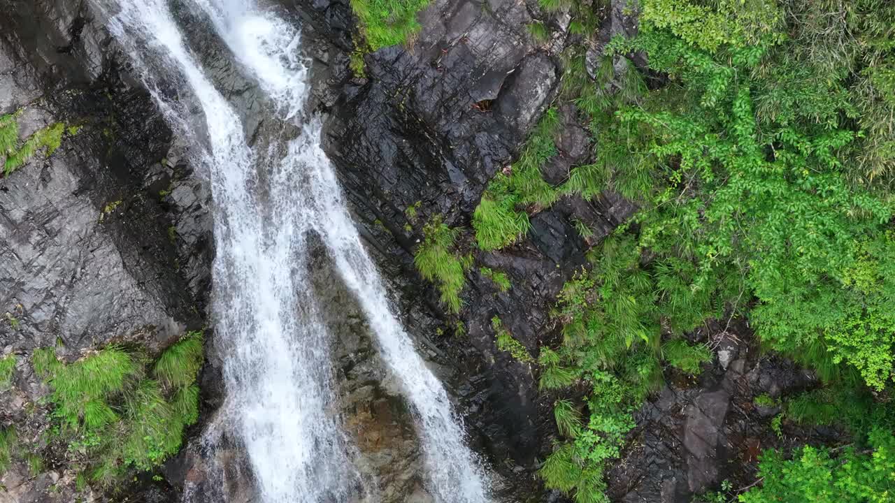 山瀑布视频素材