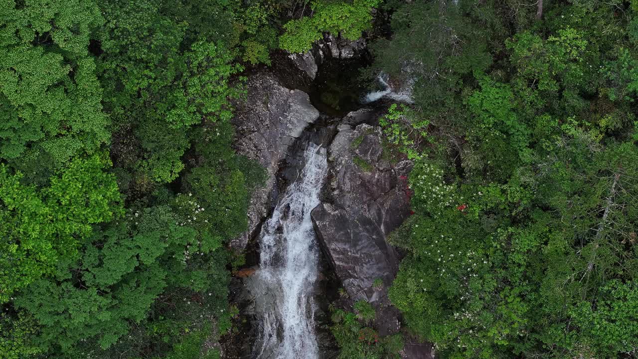 山瀑布视频素材