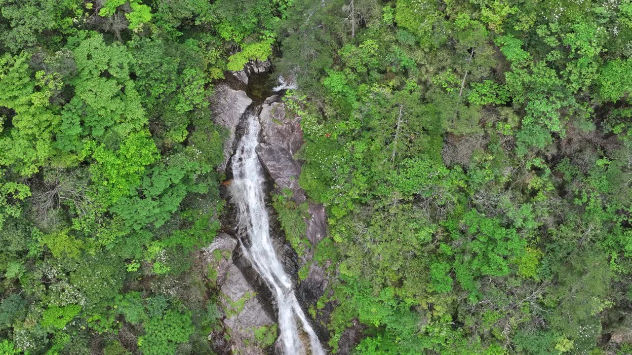 山瀑布视频素材