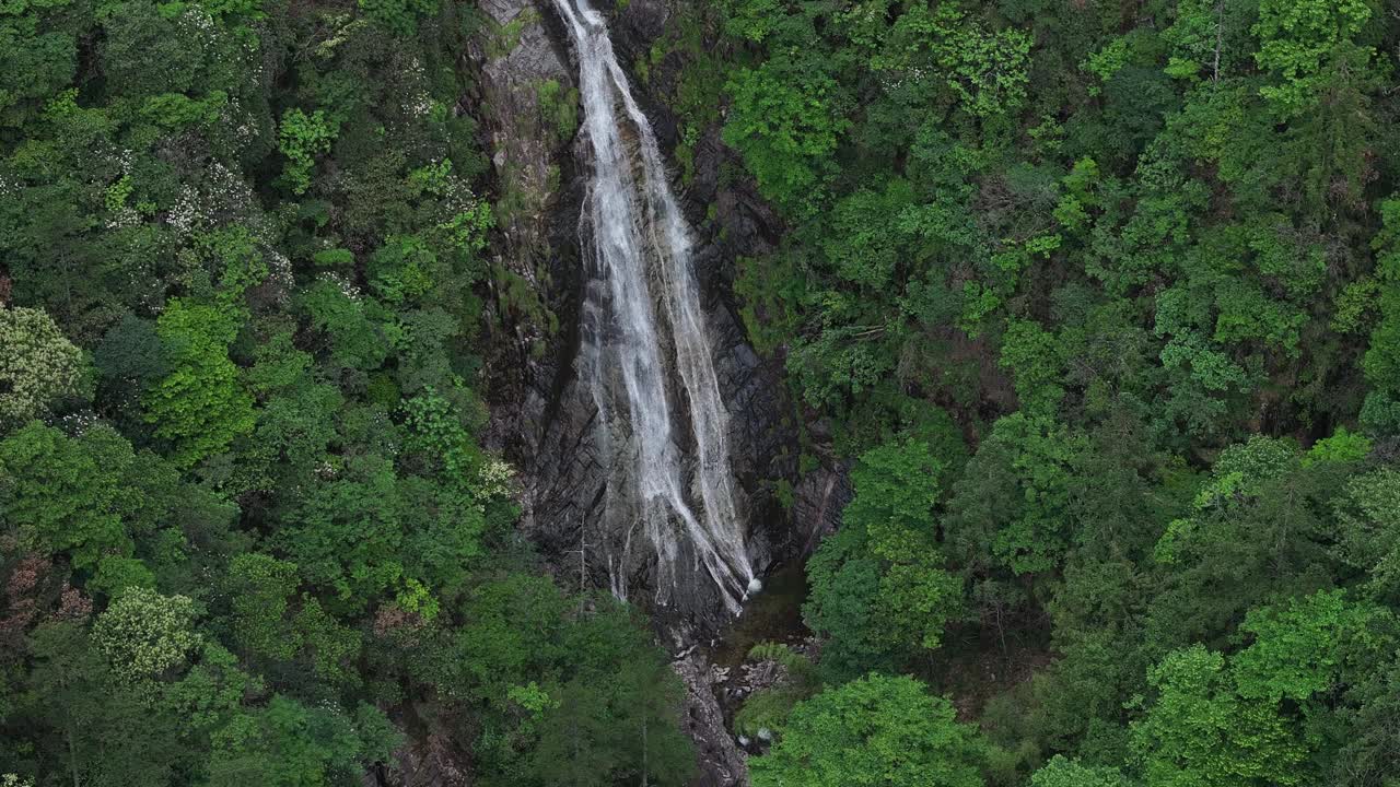 山瀑布视频素材