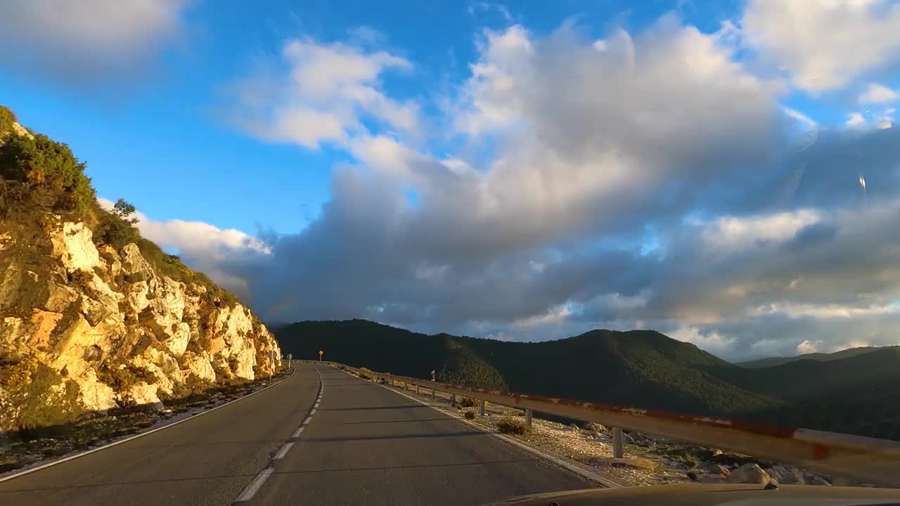 晚霞笼罩着道路视频素材