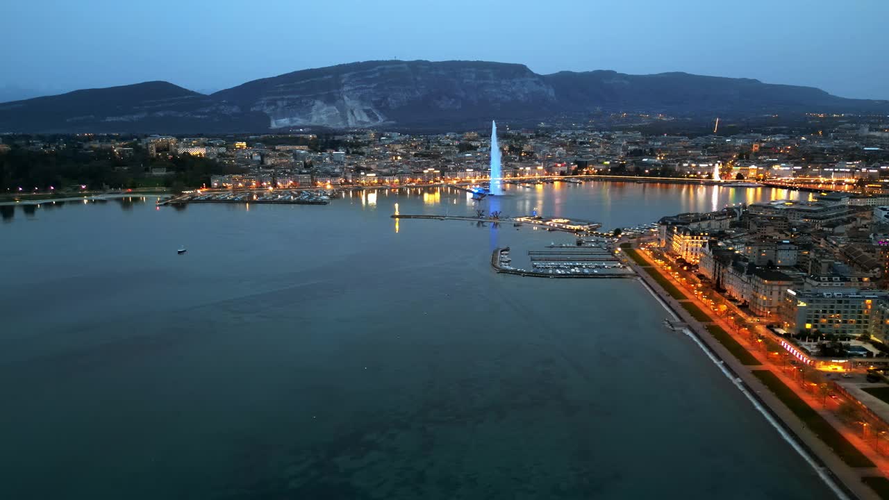 夜景，无人机俯瞰瑞士日内瓦喷泉视频素材