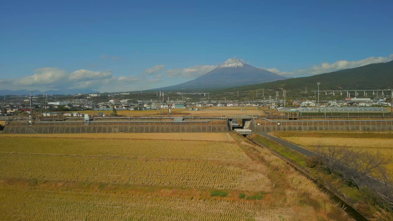 日本的新干线和富士山无人机视频视频下载