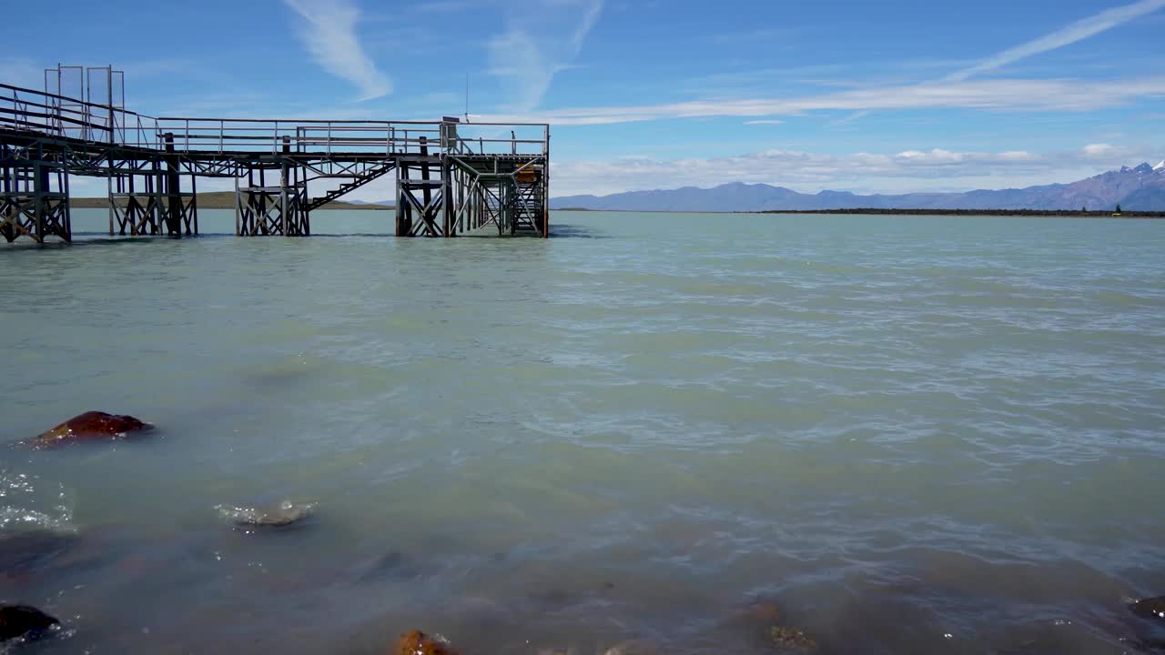 Puerto Bahía巴塔哥尼亚El Chalten附近的隧道码头视频下载