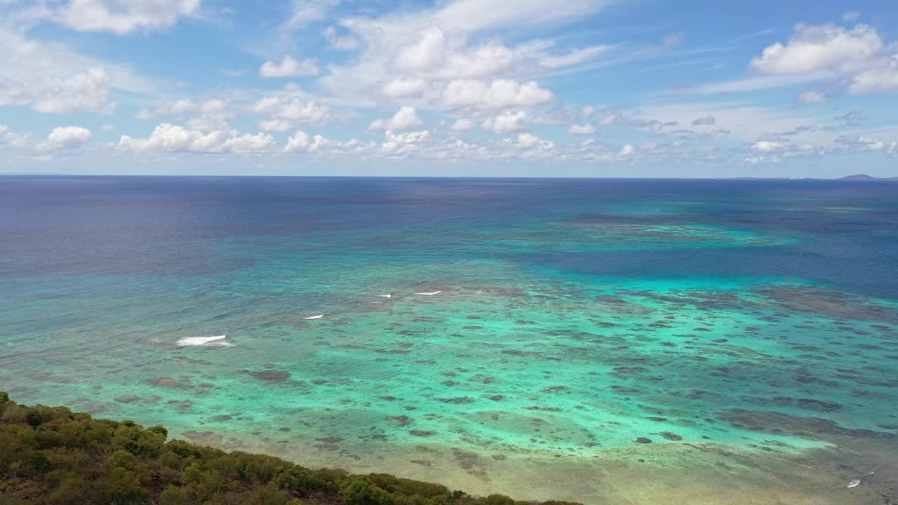 波多黎各库莱布拉，阳光明媚的一天，以大海为背景的库莱布拉岛灯塔视频下载