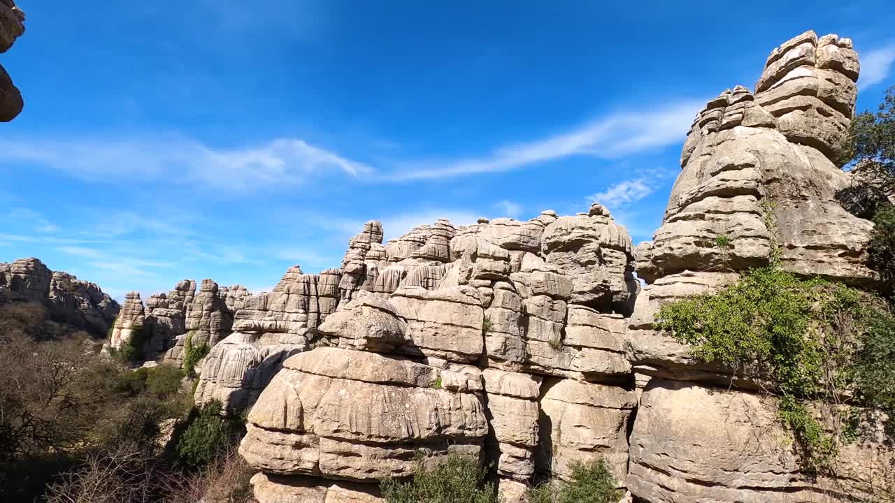 在Torcal de Antequerra国家公园徒步旅行视频素材