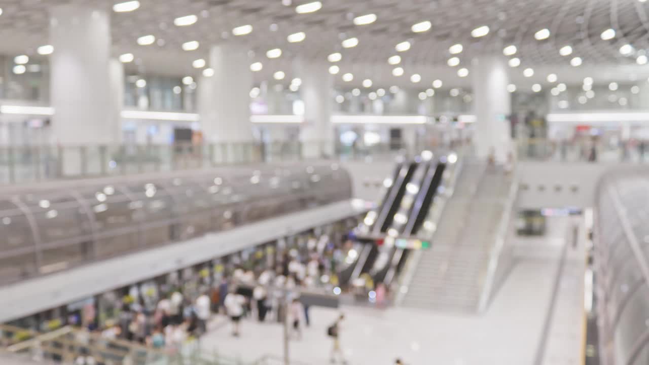 现代繁忙的捷运站台视频素材