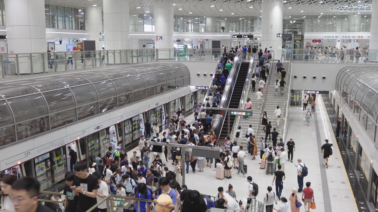 繁忙的捷运平台视频下载