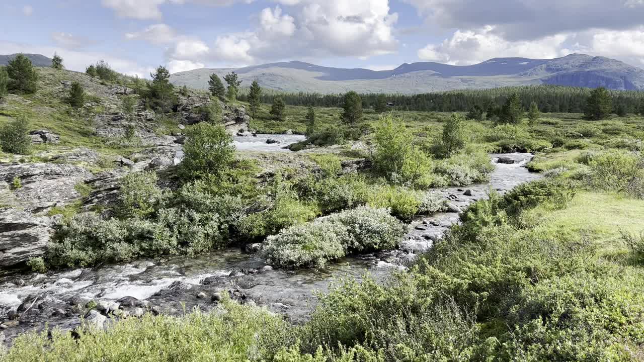 挪威美丽的Russa河，靠近斯堪的纳维亚半岛的Jotunheimen国家公园视频下载