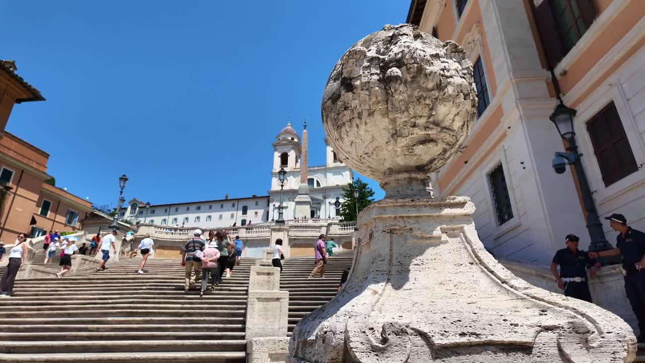 意大利，罗马，西班牙广场的西班牙台阶视频下载