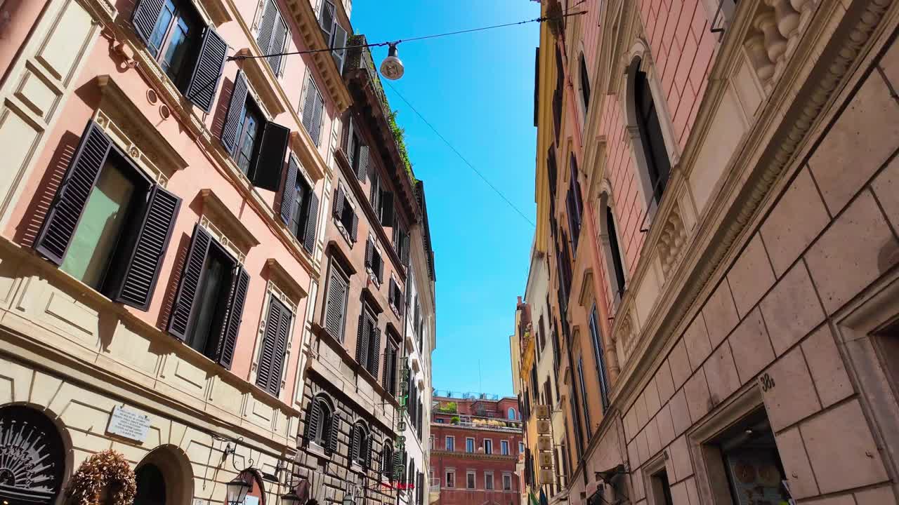 意大利，罗马——漫步在古老而美丽的街道上视频下载