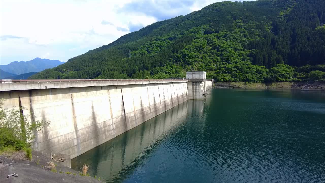 泷泽大坝，一个重力坝视频素材