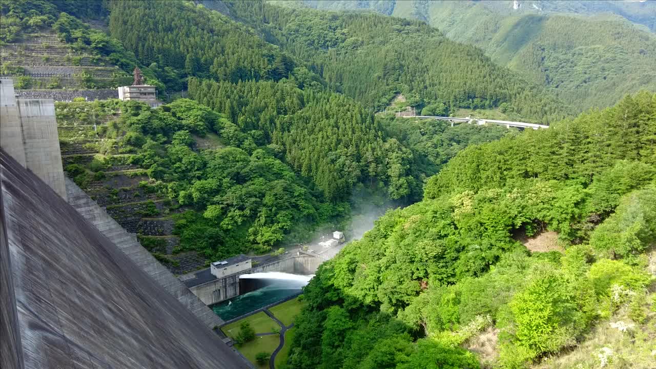 环形的雷电鸟之桥视频下载