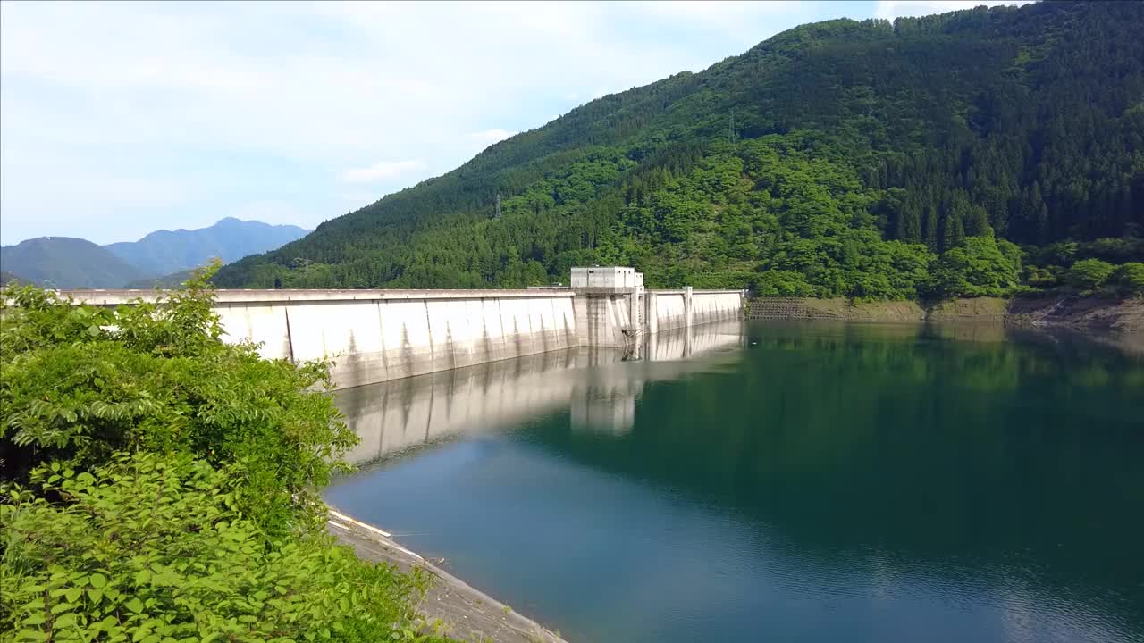 泷泽大坝，一个重力坝视频素材