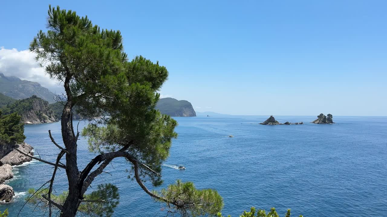 夏天在黑山的亚得里亚海风景秀丽的海岸。视频素材