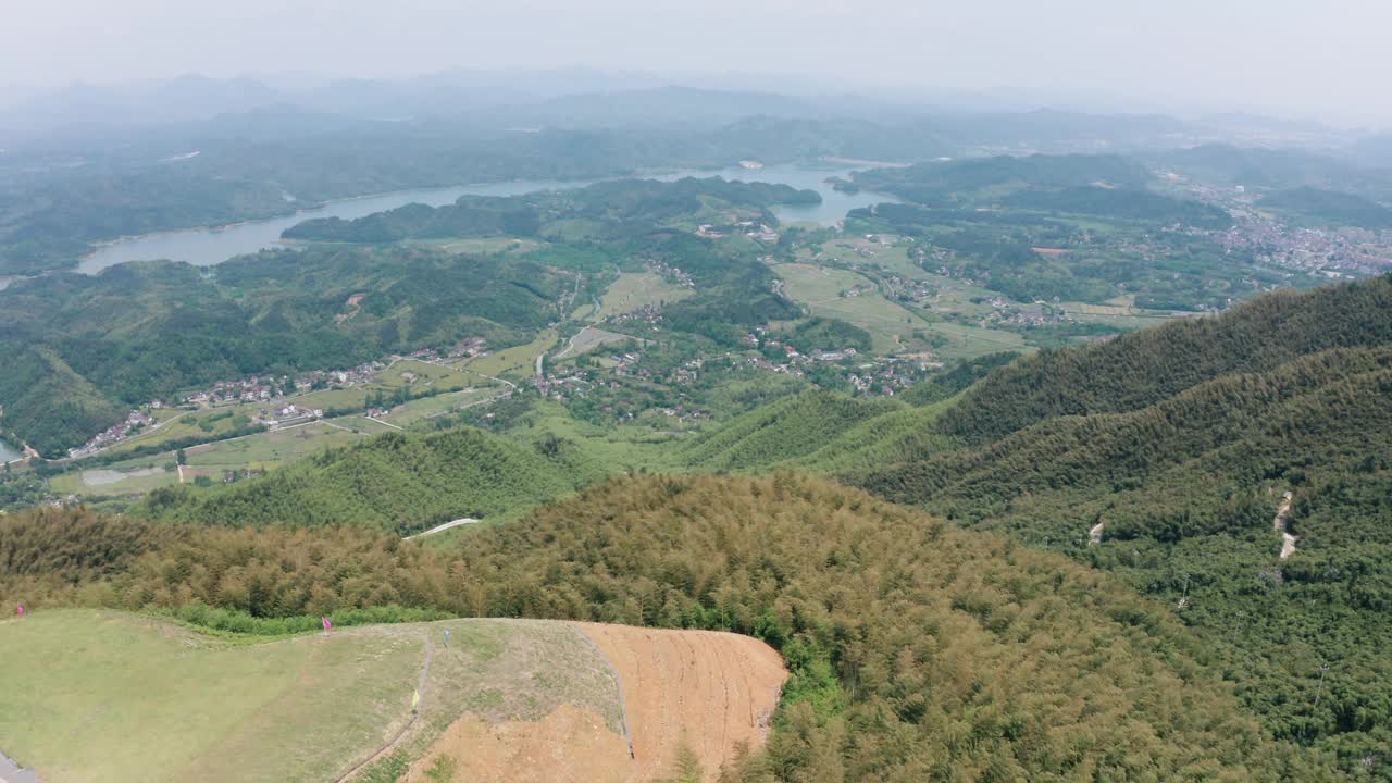 山脉和湖泊的航空摄影视频素材