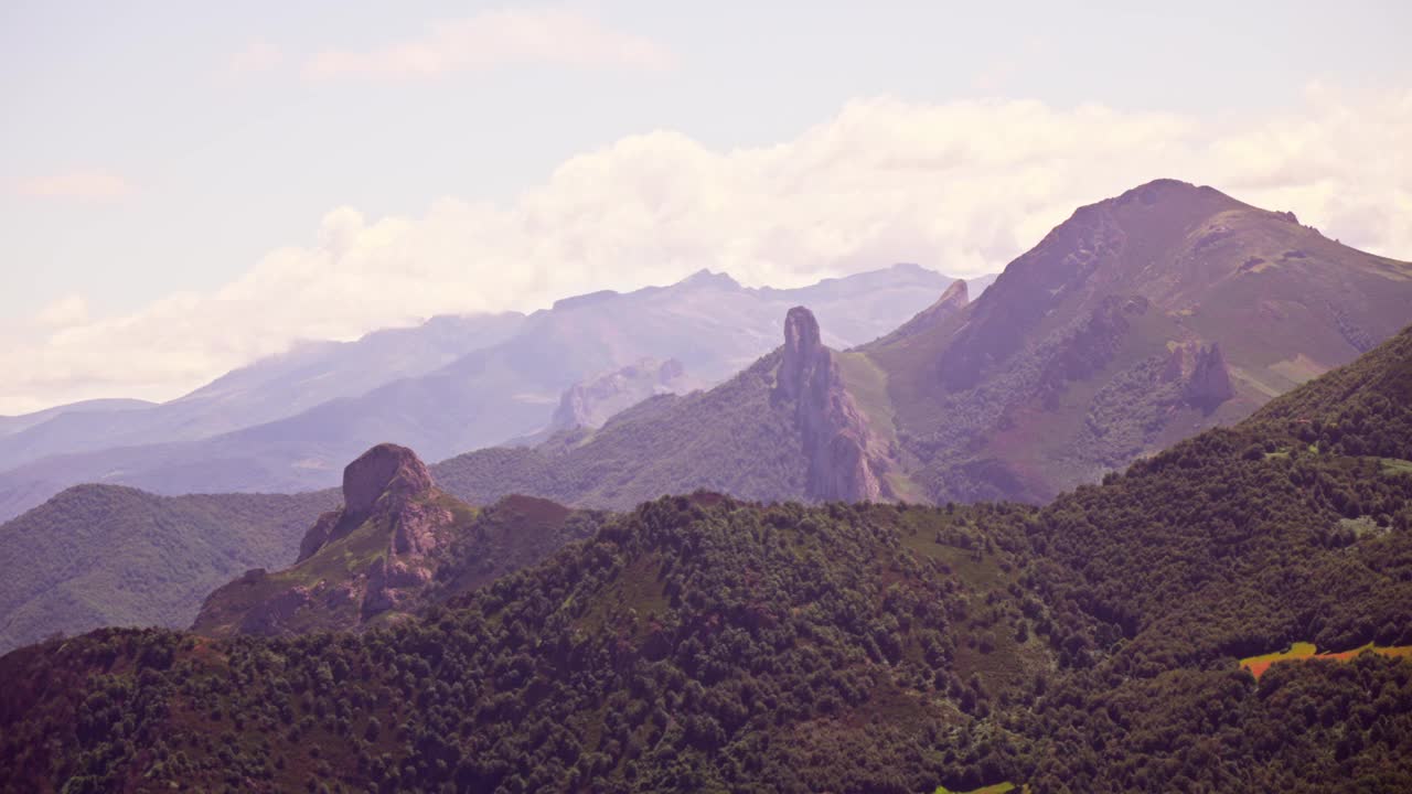 山脉的远景视频素材