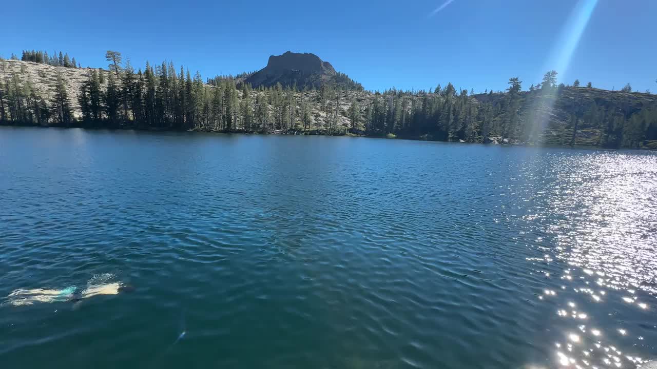 全家徒步旅行，一起探索加州视频素材