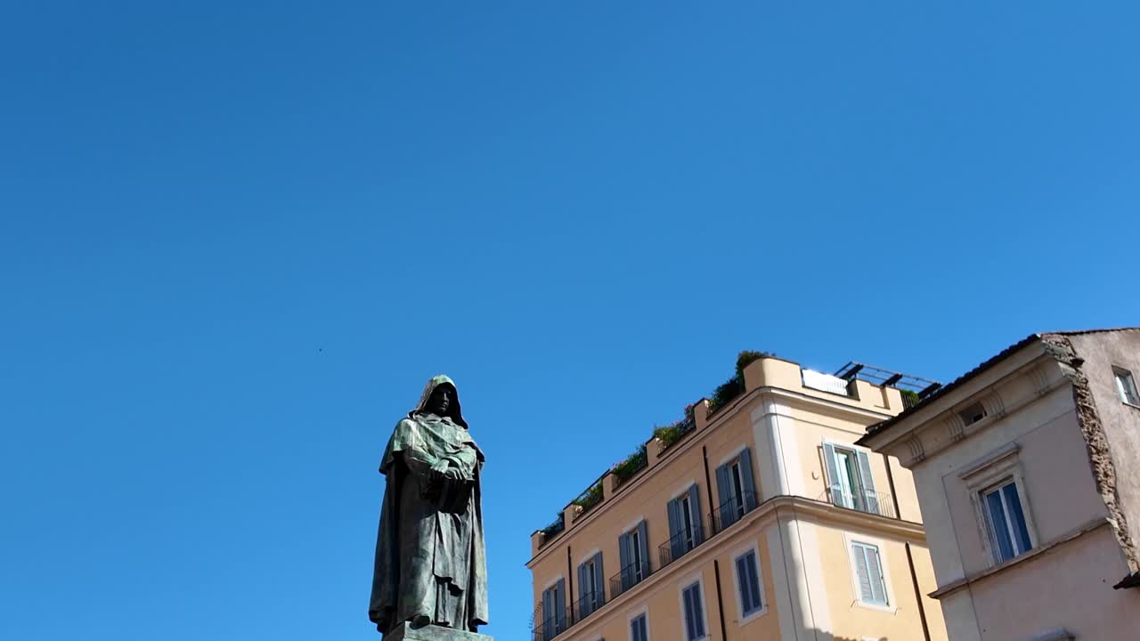 佐丹奴·布鲁诺雕像，意大利罗马的鲜花广场视频下载