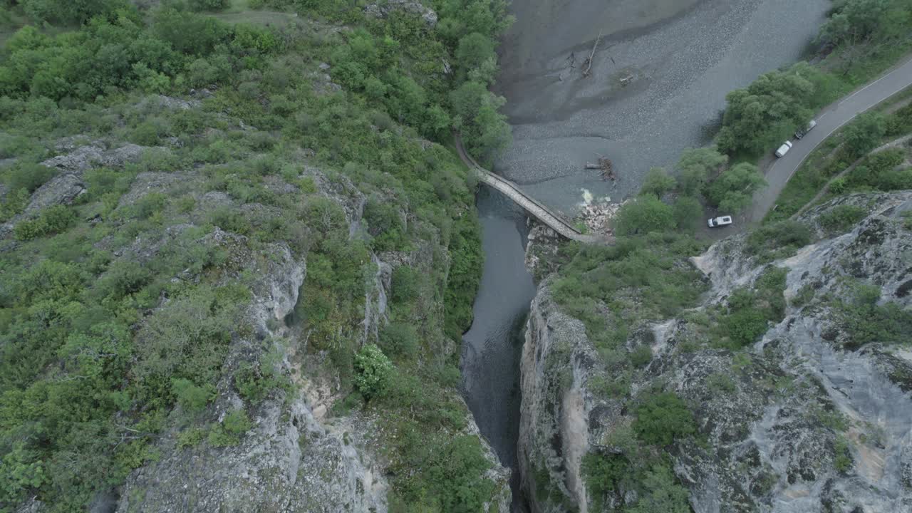 河和峡谷无人机拍摄，希腊视频素材