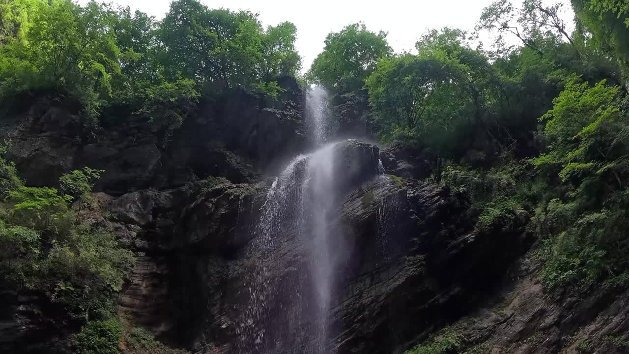 瓜内沟国家森林公园瀑布视频素材