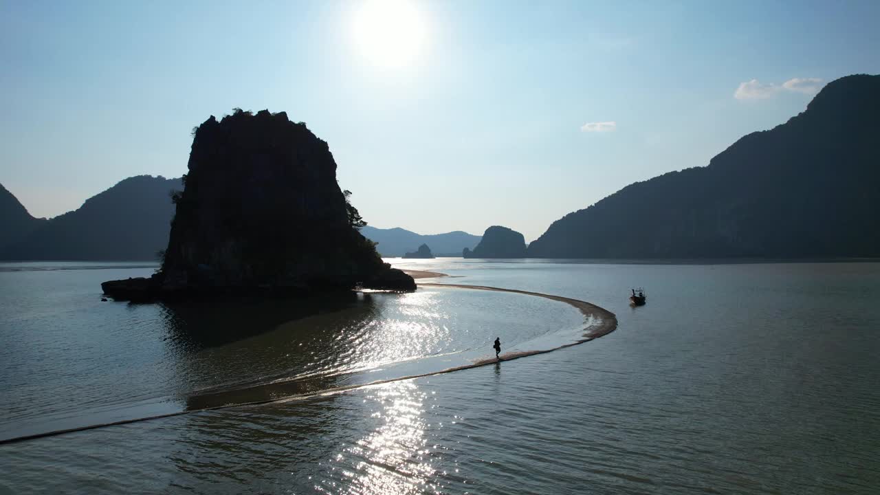 亚洲泰国南部攀牙湾和攀牙省岛屿海中央的沙丘。视频素材