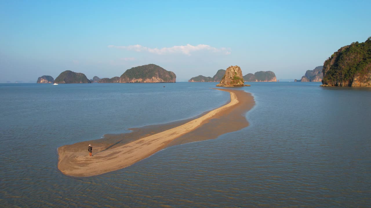 亚洲泰国南部攀牙湾和攀牙省岛屿海中央的沙丘。视频素材