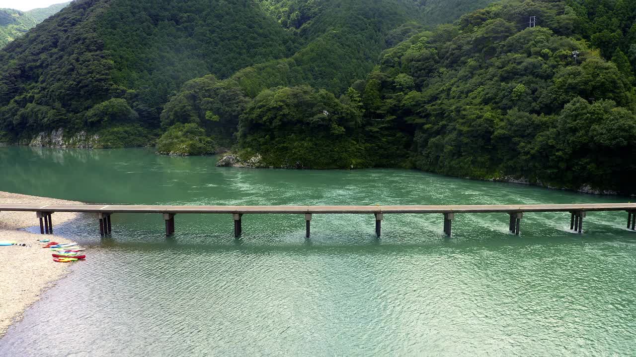 胜马潜水桥(高知县岛漫河)视频素材