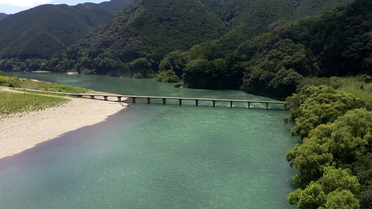 胜马潜水桥(高知县岛漫河)视频素材