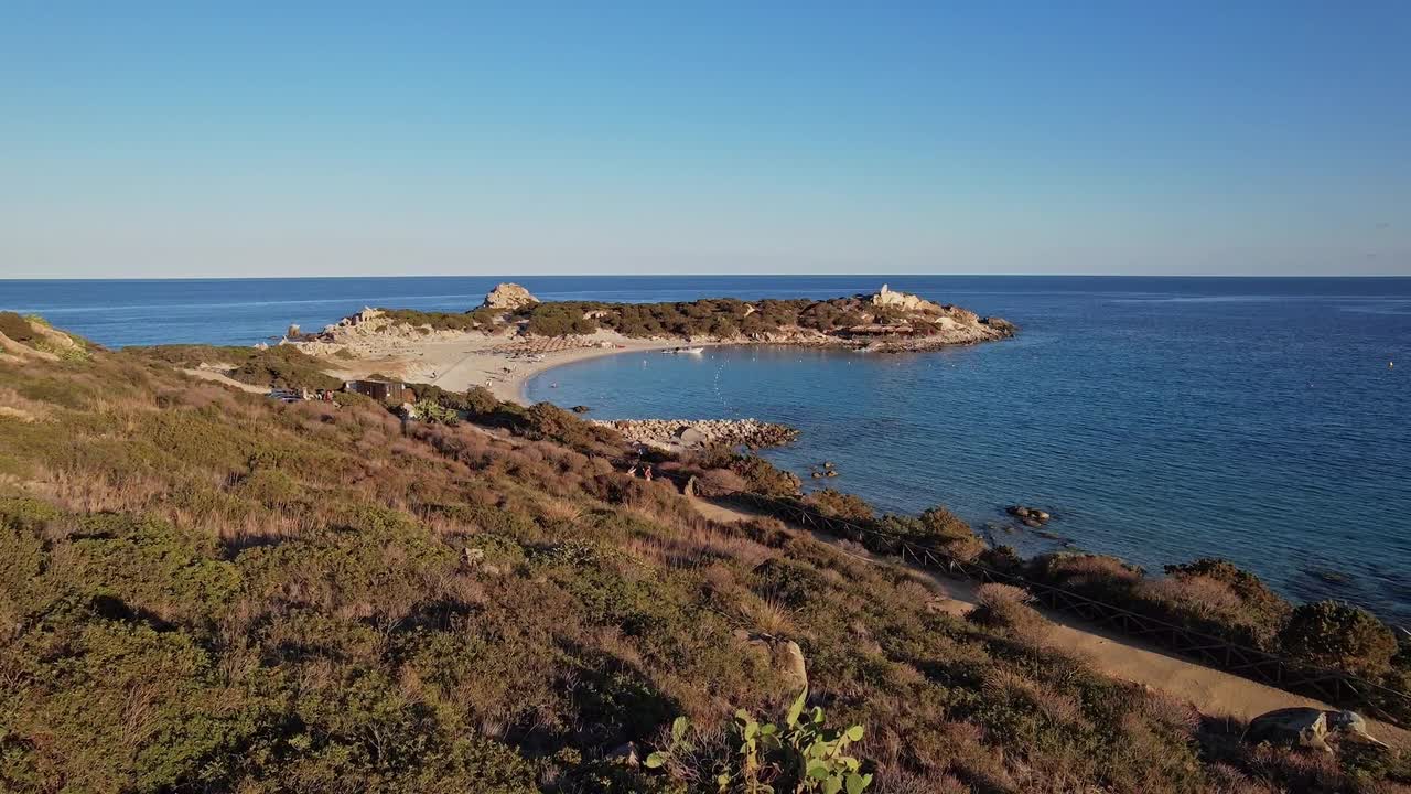 从上面看撒丁岛海岸线视频素材