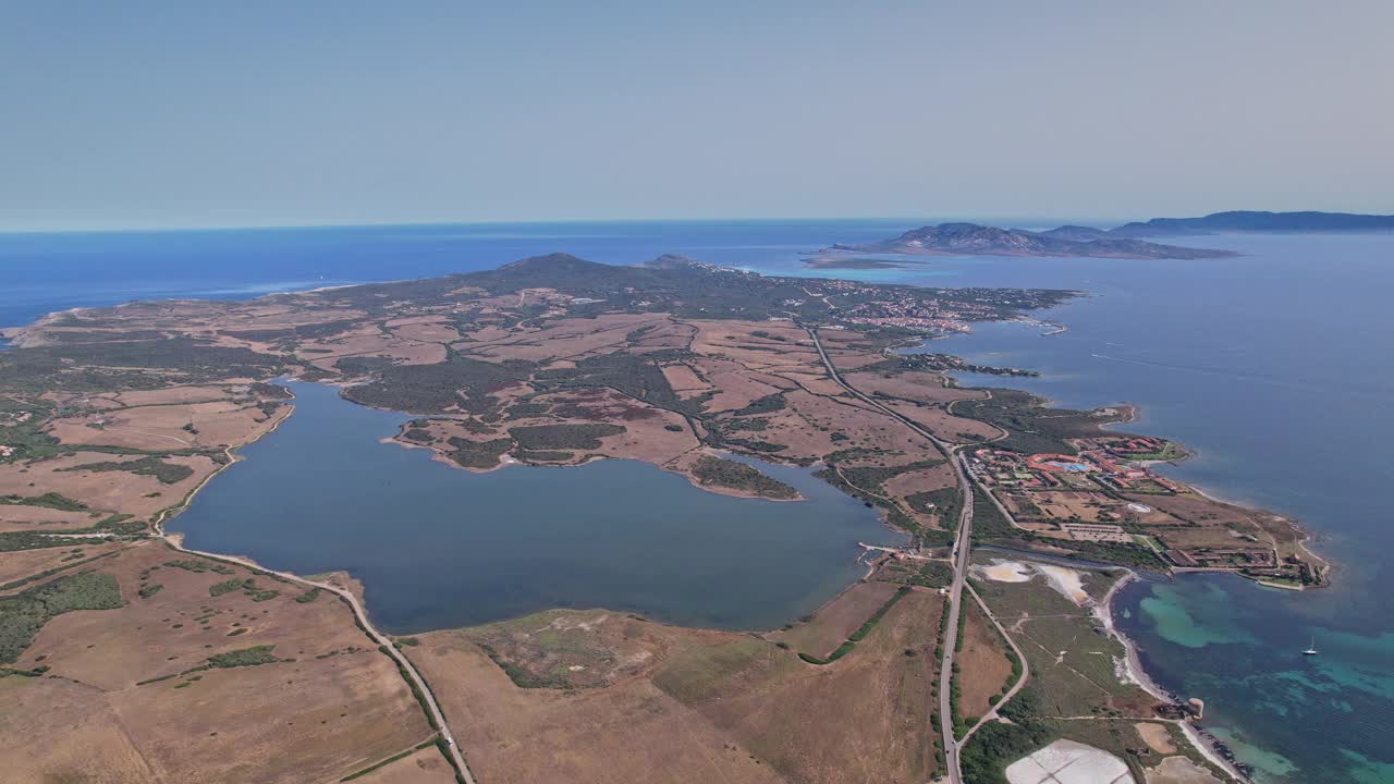 意大利撒丁岛泻湖鸟瞰图视频素材