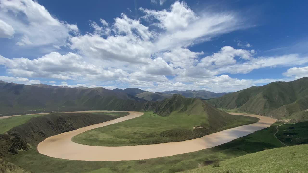 曲曲折折的黄河在中国青海的时间流逝视频下载