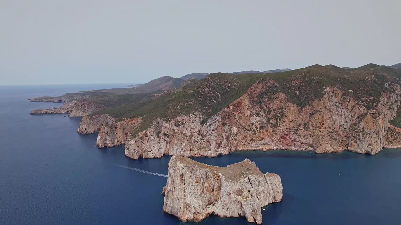 撒丁岛海岸线鸟瞰图视频素材