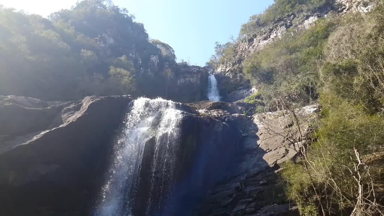 山间瀑布视频素材