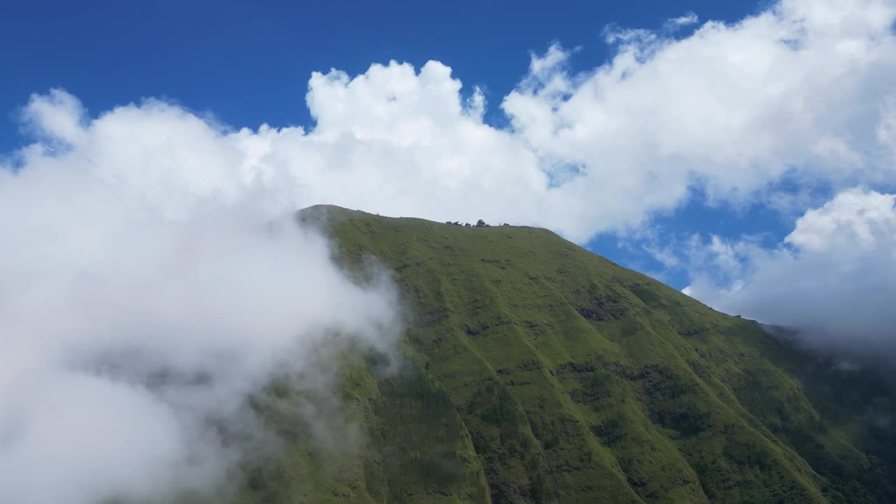 印尼龙目岛林贾尼火山航拍图视频下载