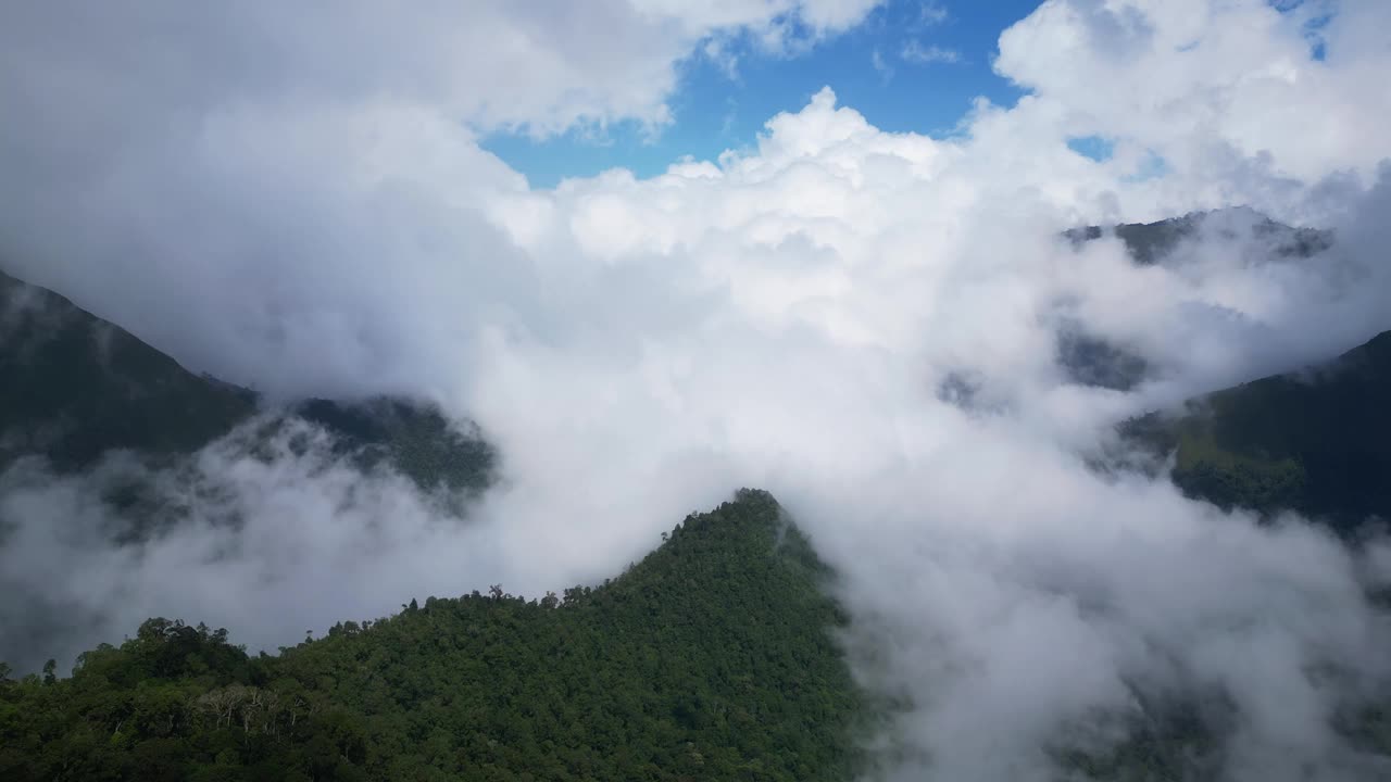 印尼龙目岛林贾尼火山航拍图视频下载