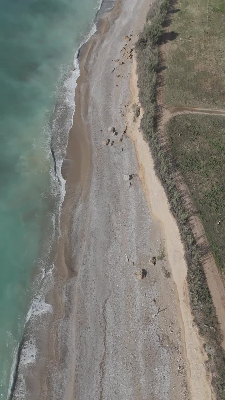 从上面看空荡荡的海滩视频素材