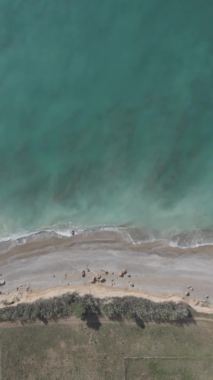 从上面看空荡荡的海滩视频素材