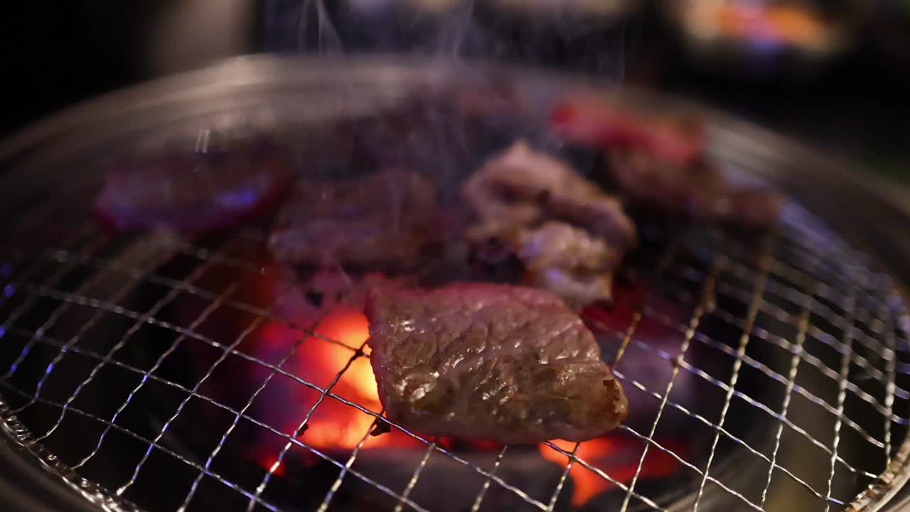 烤牛肉和培根视频素材