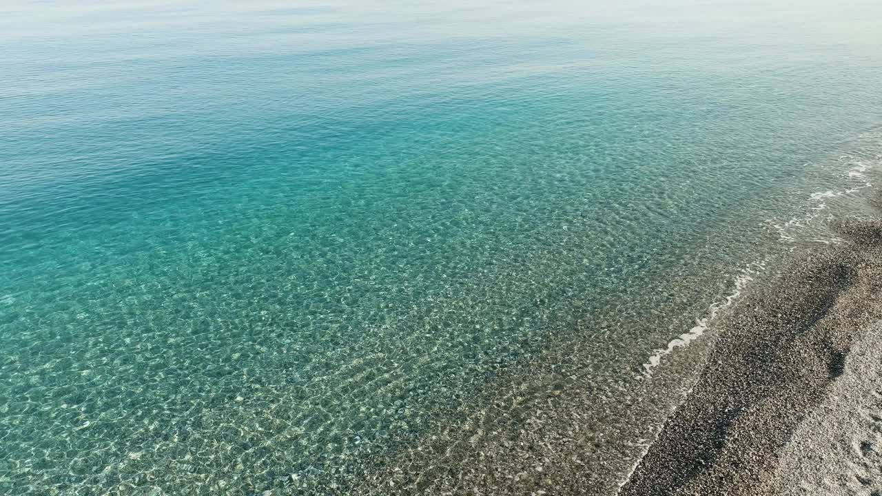 平静透明的海水视频素材