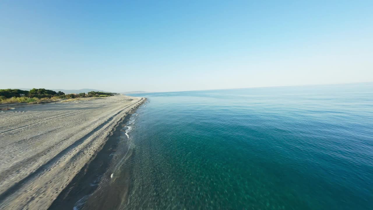 夏天飞过意大利海岸线视频素材