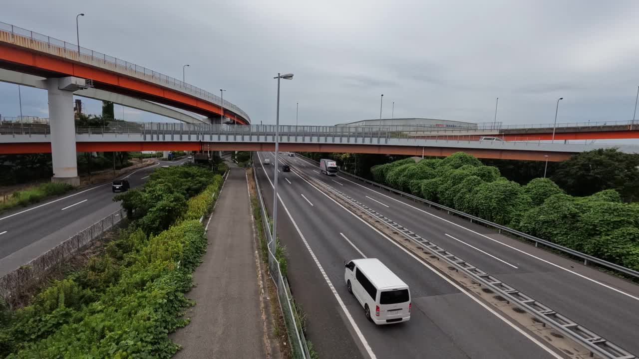 高速公路上的汽车和卡车，时间流逝视频素材