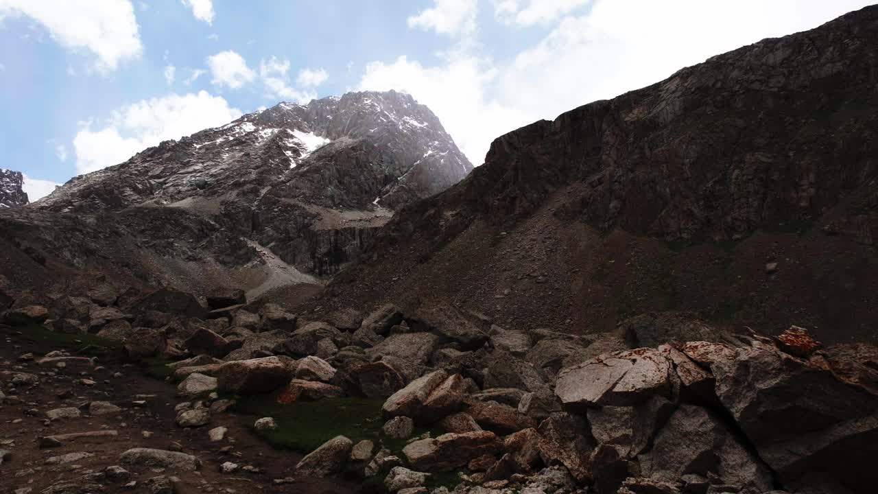 高山口的岩石景观视频素材