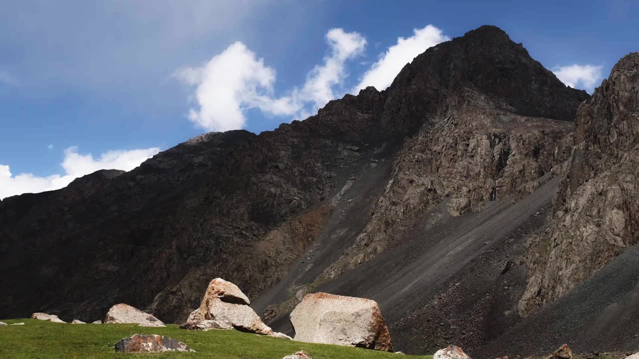 高山口的岩石景观视频素材