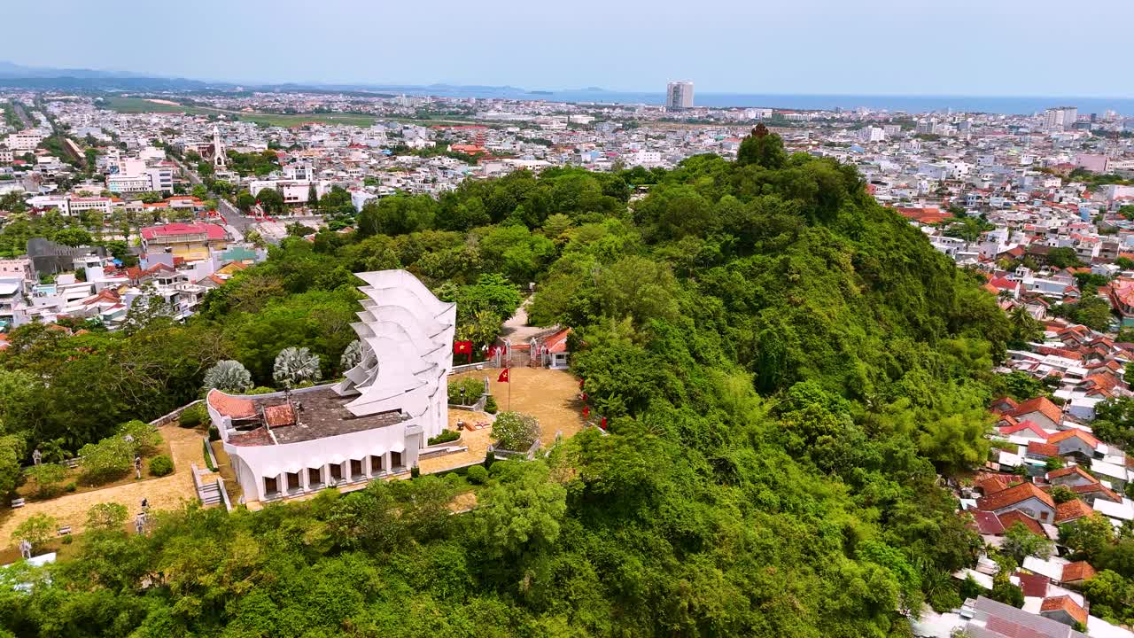 南寺鸟瞰图，塔是越南富颜省图和市占婆人的艺术建筑作品。视频素材