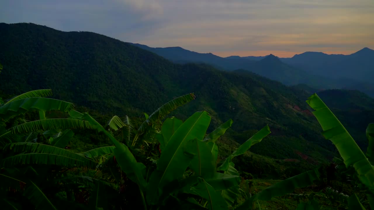 山间的黎明。视频素材