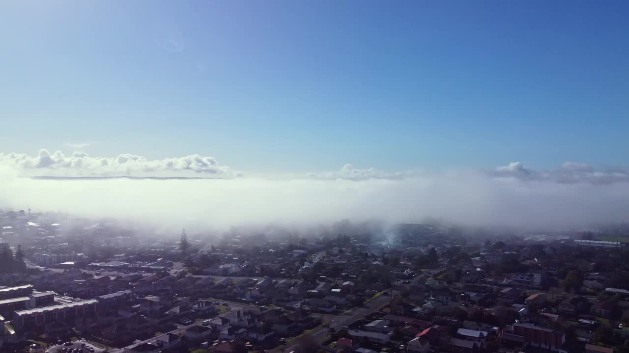 雾蒙蒙的地平线视频下载